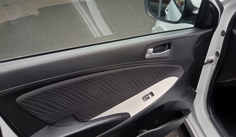 
								2018 Hyundai Accent 1.6 GLS/Fluid full									