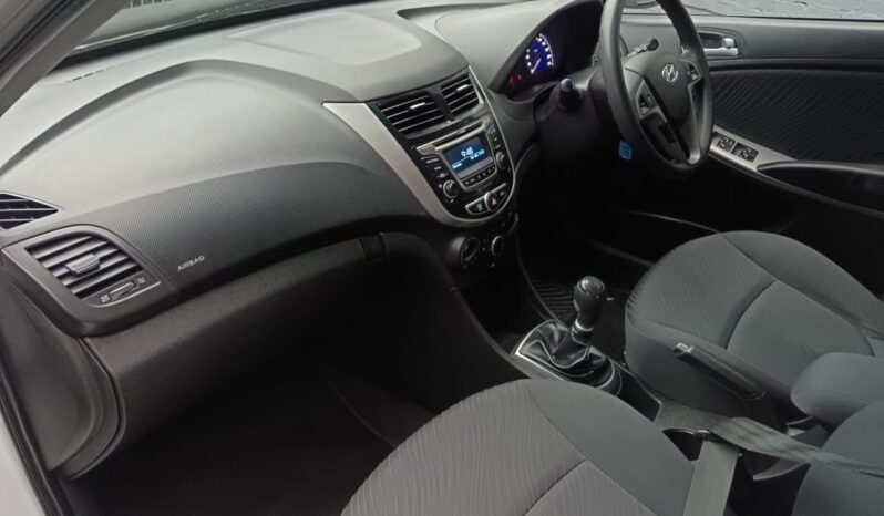 
								2018 Hyundai Accent 1.6 GLS/Fluid full									