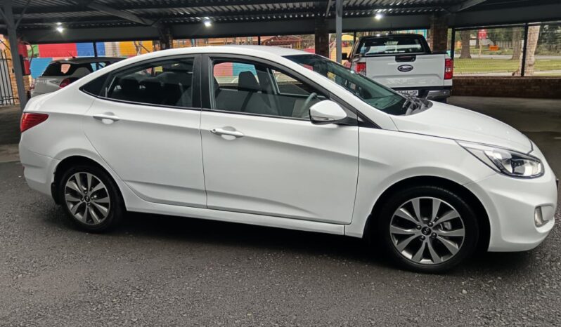 
								2018 Hyundai Accent 1.6 GLS/Fluid full									