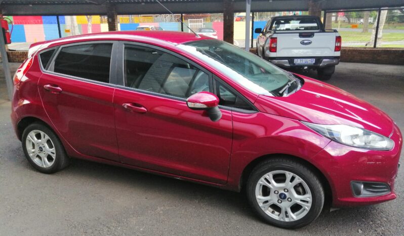 
								2015 Ford Fiesta 1.0 Ecoboost Automatic full									